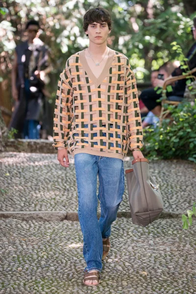 Look 49
